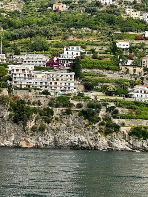 Appartamento Di Raphael Con Discesa Privata Al Mare 阿马尔菲 外观 照片