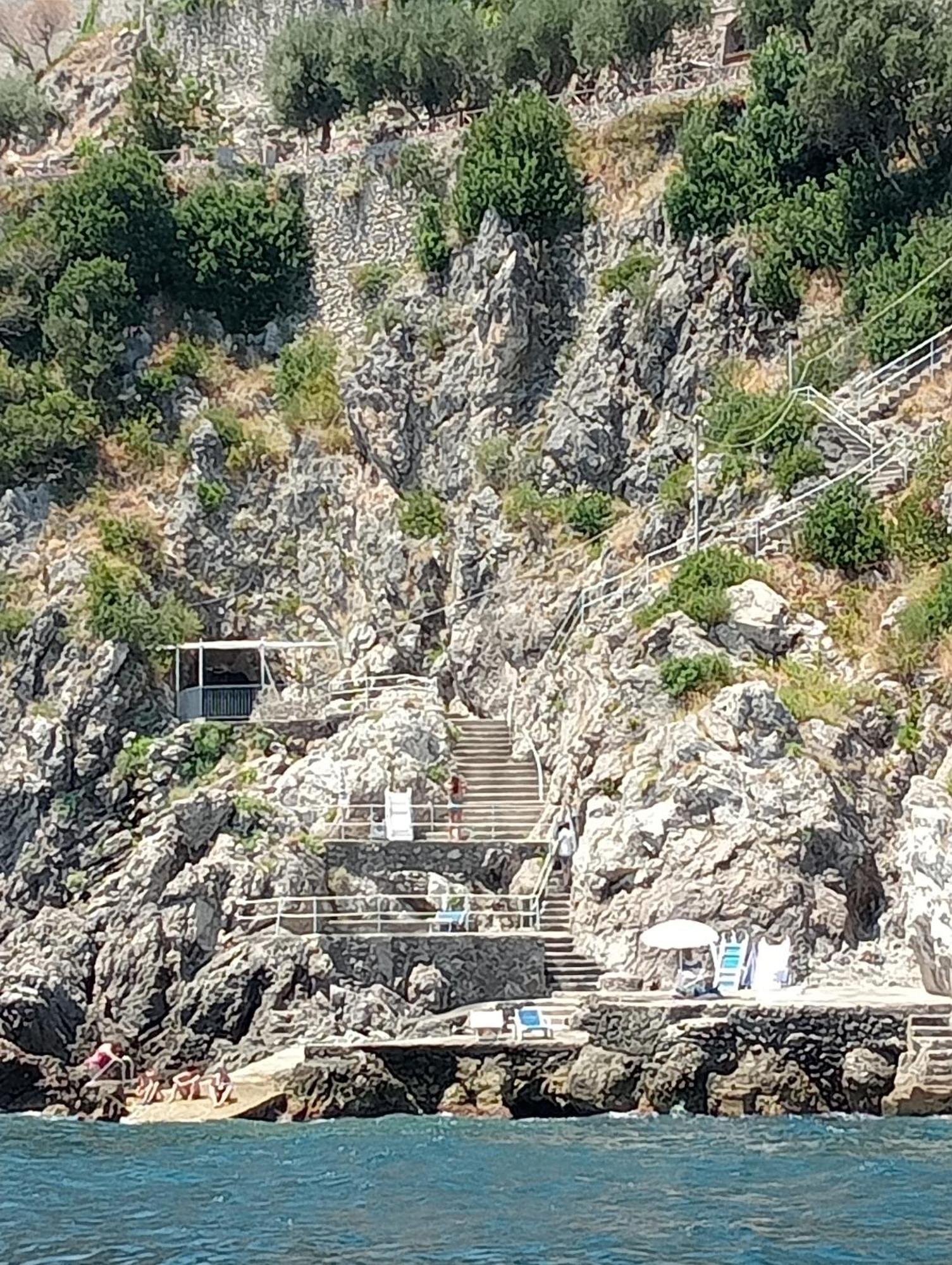 Appartamento Di Raphael Con Discesa Privata Al Mare 阿马尔菲 外观 照片